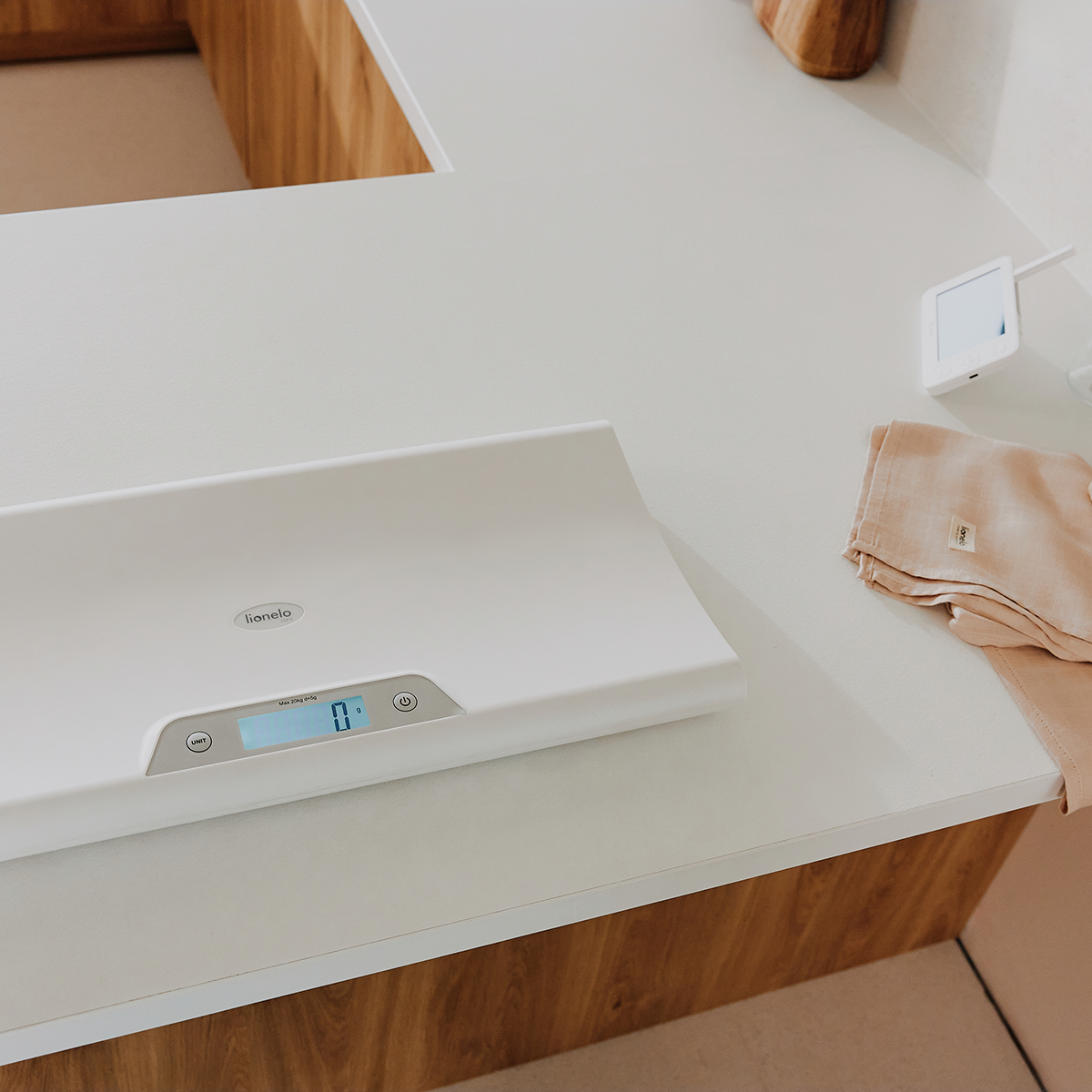 baby scale product view 3 Lionelo BabyBalance White