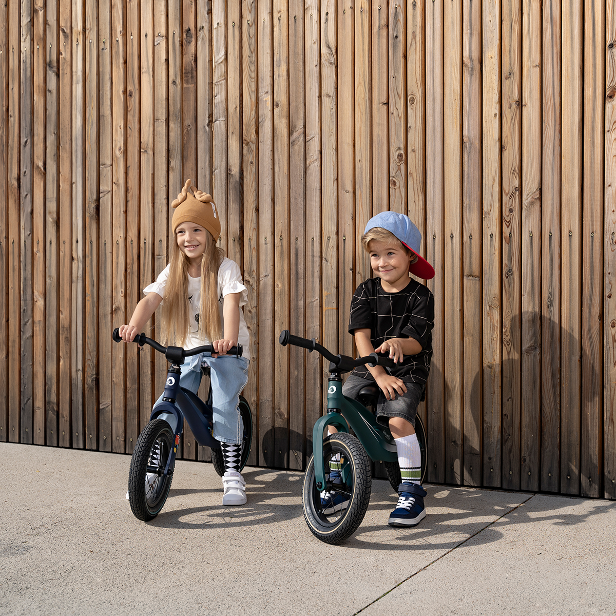 children's bicycle product view 2 Lionelo Bart Air Green Forest