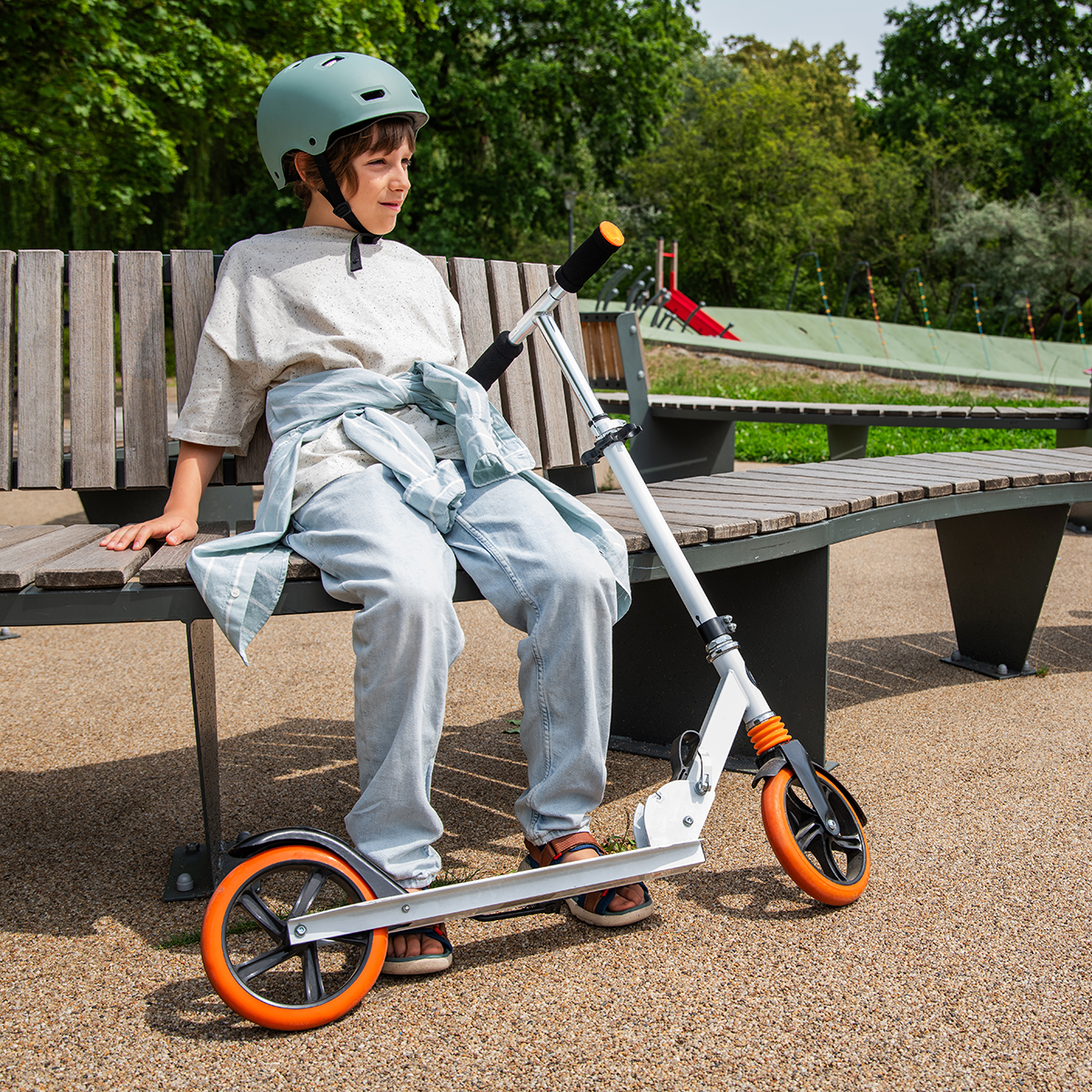 children's scooter product view 3 Lionelo Luca Black Carbon Pink
